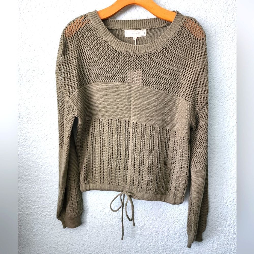 No comment  waistband tie knit sweater